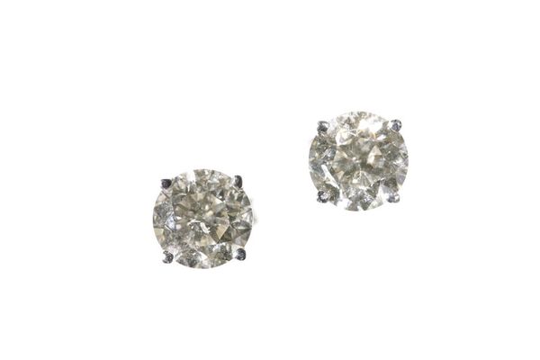 PAIR OF DIAMOND EAR STUDS