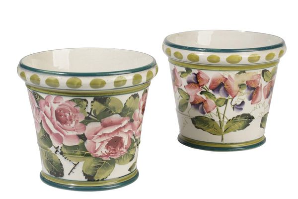 WEMYSS: A PAIR OF PLANTERS