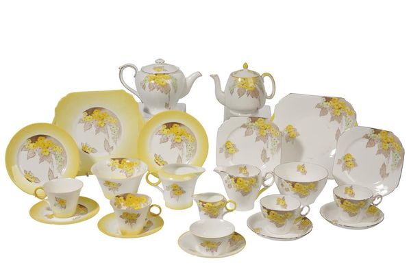 SHELLEY: A "PHLOX" PATTERN REGENT SHAPE TEA SET