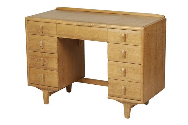 HEAL'S (HEAL AND SON LTD): A LIGHT OAK DRESSING TABLE