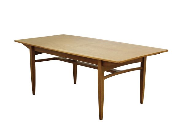 IN THE MANNER OF GORDON RUSSELL: AN EXTENDING DINING TABLE