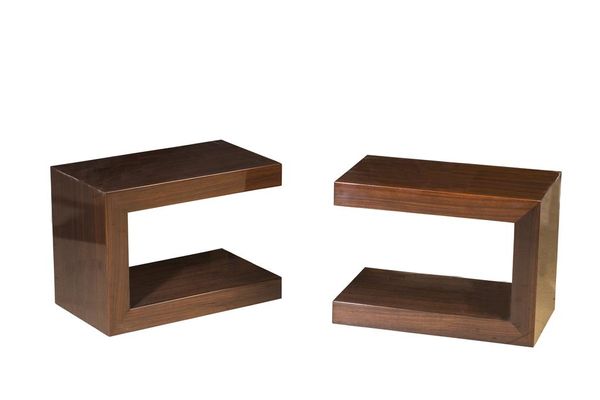 RICHARD WILLIAMS: A PAIR OF HIGH GLOSS INDIAN ROSEWOOD OCCASIONAL TABLES