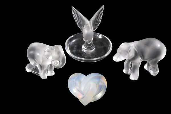 LALIQUE: A "TIMORA" CRYSTAL BABY ELEPHANT SCULPTURE