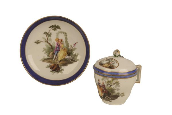 MEISSEN STYLE CHOCOLATE CUP AND COVER, 18TH CENTURY