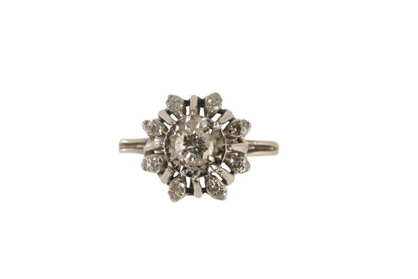 DIAMOND CLUSTER RING