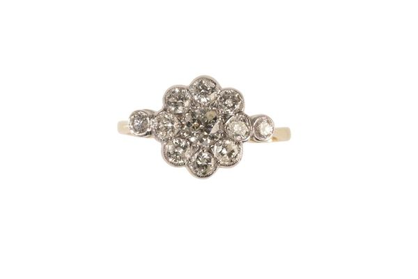 DIAMOND CLUSTER RING