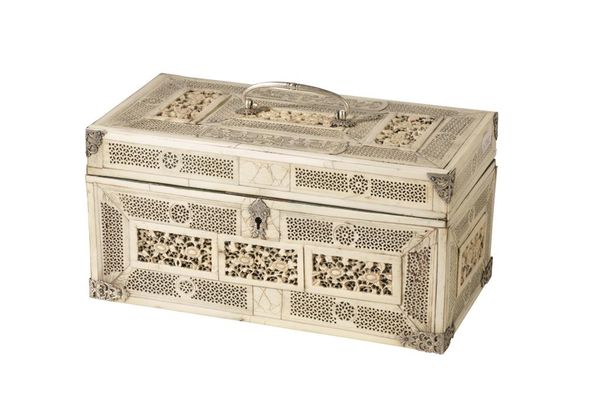 RARE CHINESE EXPORT IVORY TEA CADDY, EARLY 19TH CENTURY