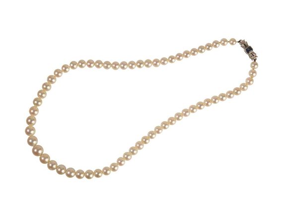 GRADUATED CULTURED PEARL NECKLACE