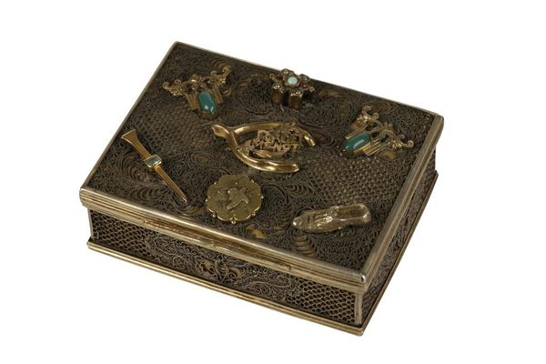 GILT WHITE METAL BOX decorated with filigree mesh, the lid variously adorned wit