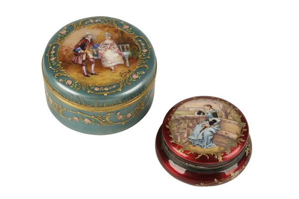 CONTINENTAL ENAMELLED CIRCULAR BOX the lid decorated with a courting 18th couple