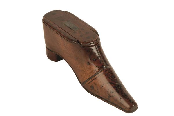 VICTORIAN TREEN SNUFF BOX in the form of a shoe, with detachable sliding cover,