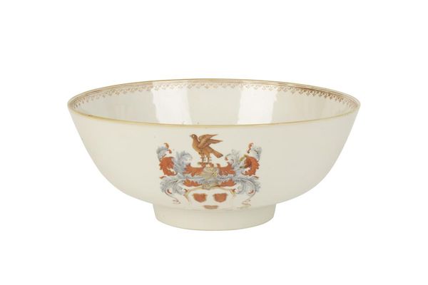 CHINESE EXPORT PORCELAIN ARMORIAL BOWL, 18TH CENTURY