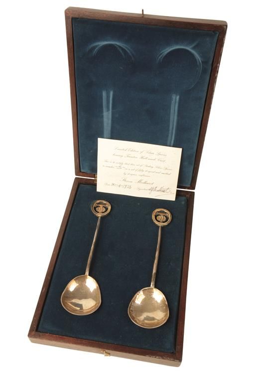 PAIR OF CONTEMPORARY SILVER SPOONS, by Steven Medhurst, Taunton, 1973