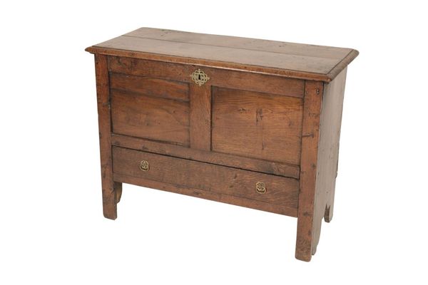 GEORGE I OAK AND FRUITWOOD "MULE" CHEST