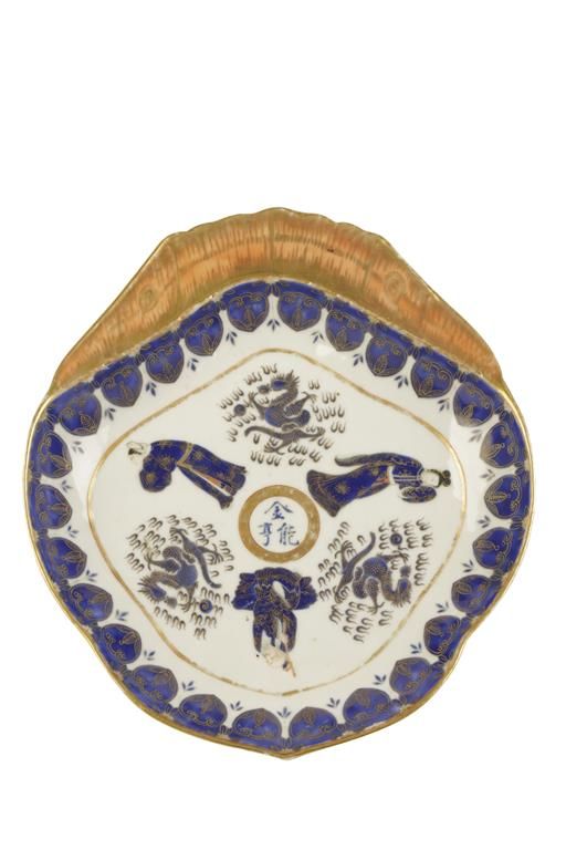 CHINESE EXPORT BLUE AND WHITE PORCELAIN DISH, 18TH CENTURY