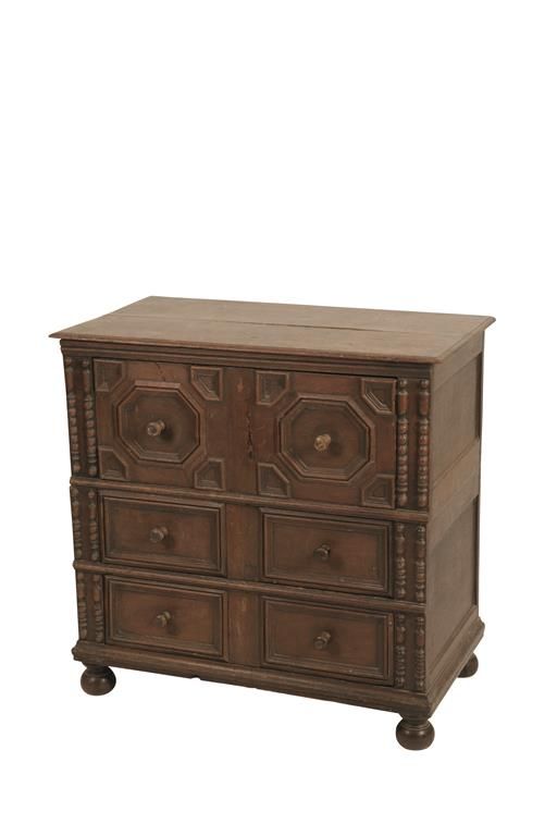 WILLIAM AND MARY OAK CHEST OF DRAWERS