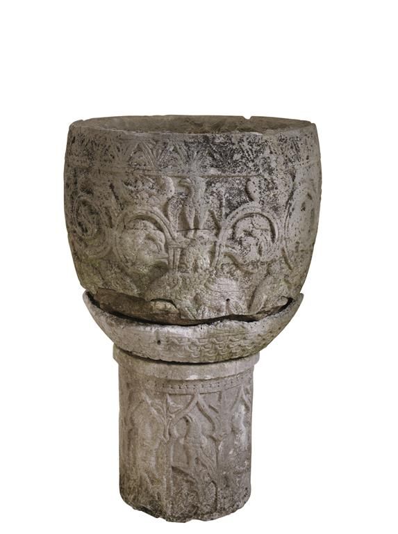 ITALIAN MEDIEVAL STONE WELL HEAD OR FONT