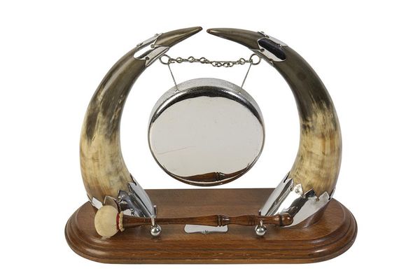 VICTORIAN HORN & SILVER PLATED MOUNTED DINNER GONG