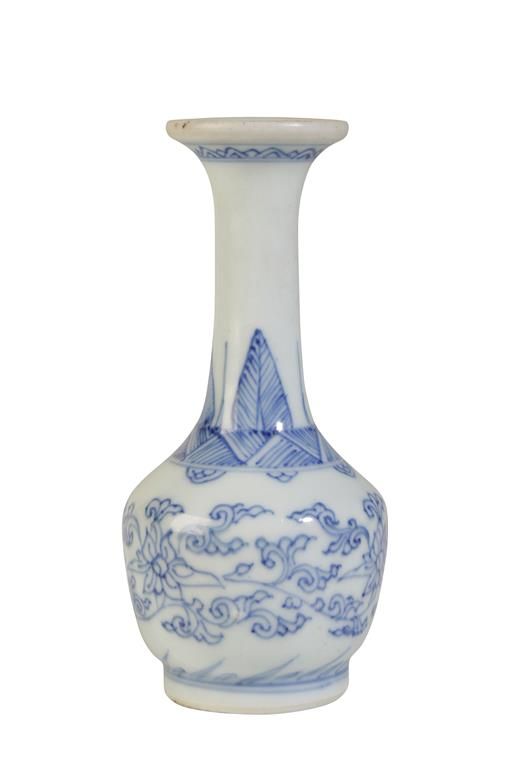 SMALL BLUE AND WHITE VASE, KANGXI PERIOD