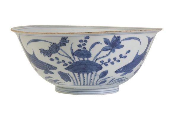 BLUE AND WHITE 'LOTUS AND FISH' BOWL, MING DYNASTY