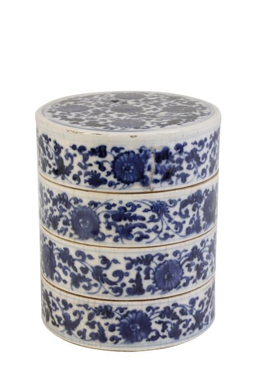 BLUE AND WHITE 'CHRYSANTHEMUM' CYLINDRICAL BOX, LATE QING DYNASTY