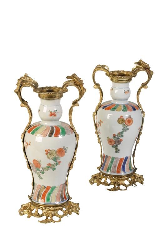 PAIR OF FAMILLE VERTE BALUSTER VASES, KANGXI PERIOD