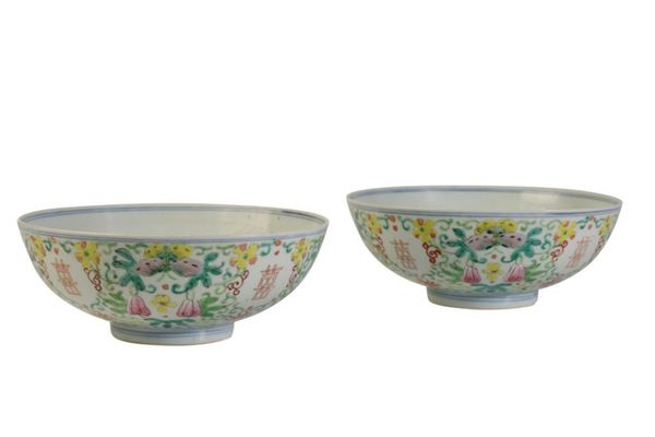 PAIR OF FAMILLE-ROSE BOWLS, QING DYNASTY