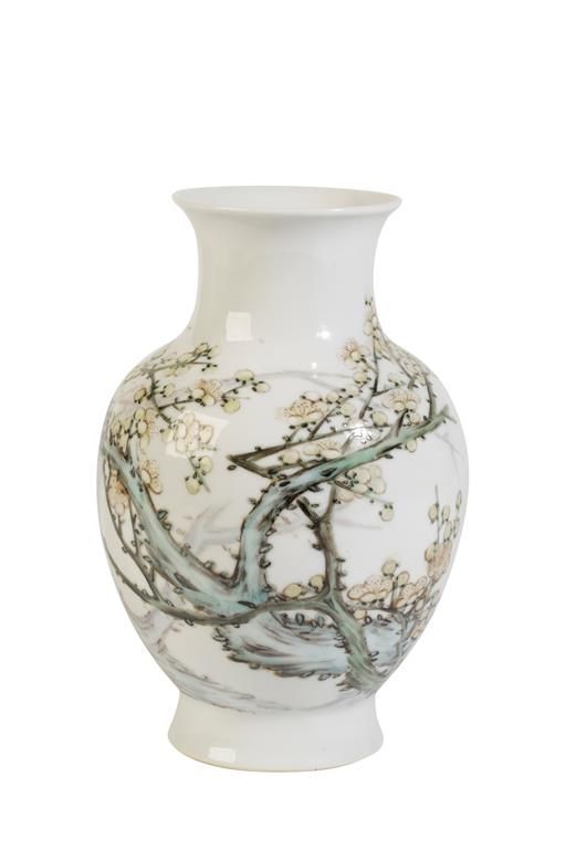 FAMILLE VERTE BALUSTER VASE, REPUBLIC PERIOD