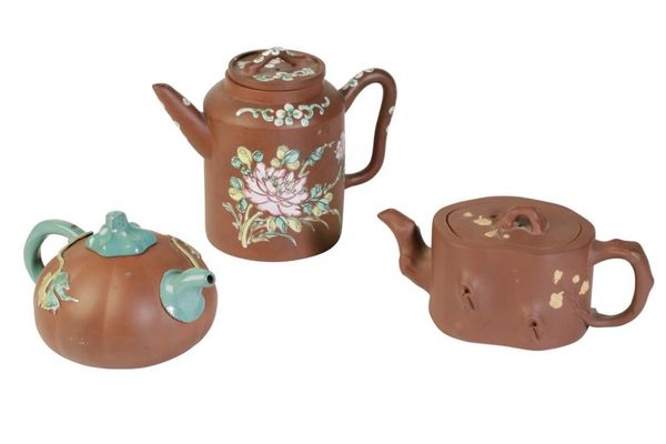 THREE YIXING TEA POTS AND COVERS, LATE QING / REPUBLIC PERIOD