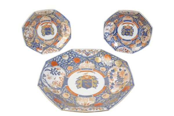 LARGE IMARI EXPORT OCTAGONAL DISH, QIANLONG PERIOD