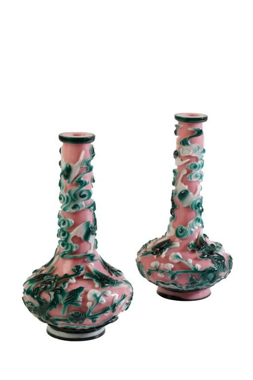 NEAR PAIR OF GREEN AND WHITE PINK-GROUND PEKING GLASS VASES, QING DYNASTY, 18TH CENTURY