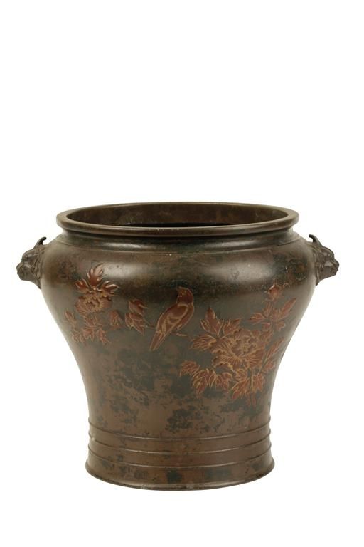 BRONZE VASE, QING DYNASTY, 18TH / 19TH CENTURY