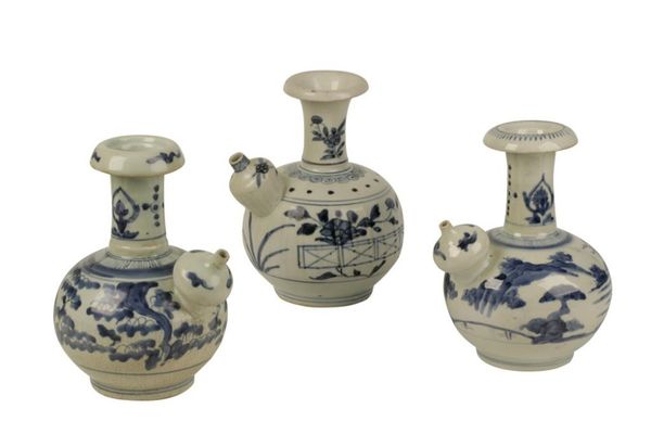 THREE BLUE AND WHITE KENDI, QING DYNASTY