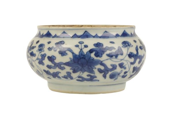 BLUE AND WHITE CENSER, MING DYNASTY, 17TH CENTURY