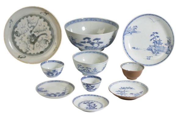 COLLECTION OF 'NANKING CARGO' BLUE AND WHITE CERAMICS, QING DYNASTY