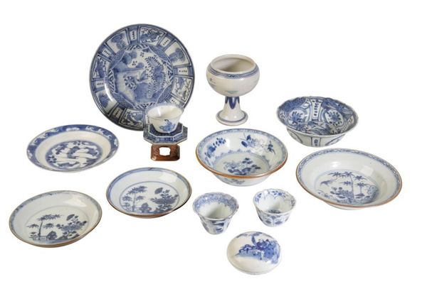 COLLECTION OF BLUE AND WHITE EXPORT PORCELAIN, QING DYNASTY, 18TH / 19TH CENTURY