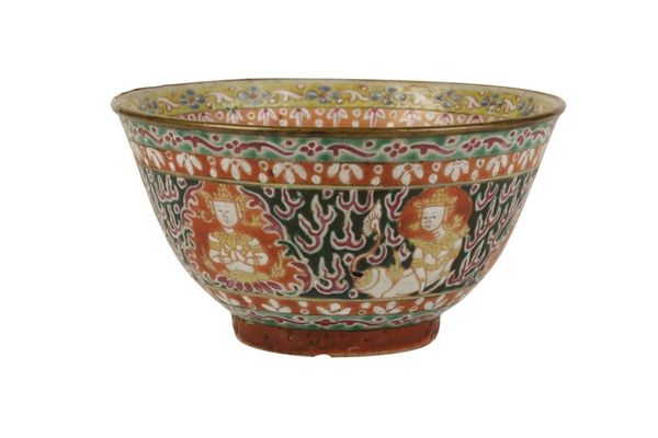 BENCHARONG GREEN-GROUND BOWL, QING DYNASTY, 19TH CENTURY