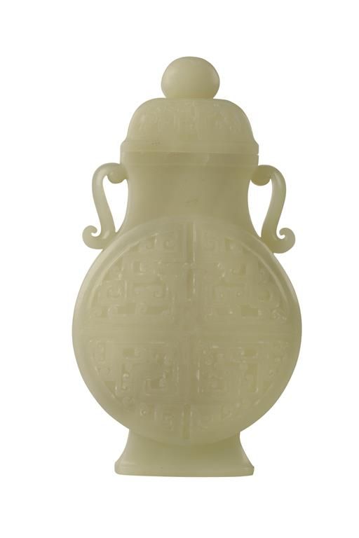 FINE WHITE JADE VASE, LATE QING / REPUBLIC PERIOD