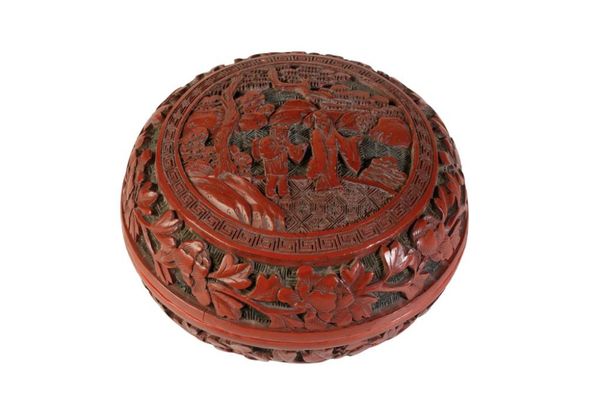 SMALL CINNABAR LACQUER BOX AND COVER, 17TH / 18TH CENTURY