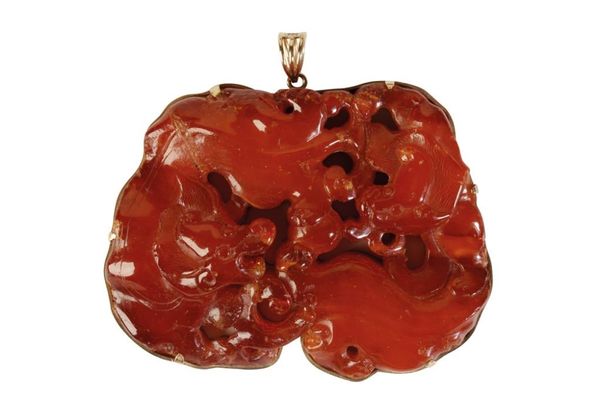 GOLD MOUNTED AMBER 'DRAGON' PENDANT