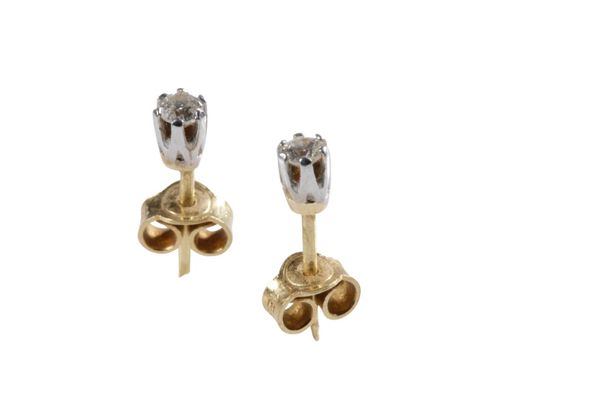 PAIR OF DIAMOND EAR STUDS