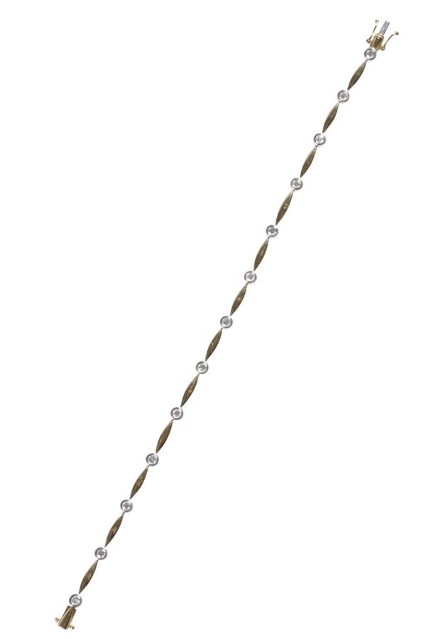 DIAMOND AND 18CT YELLOW GOLD BRACELET