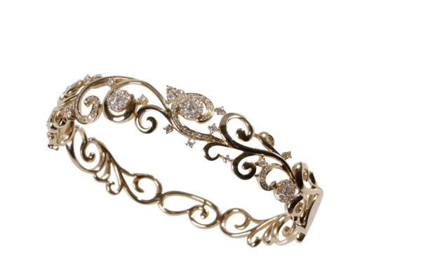 DIAMOND AND YELLOW GOLD BANGLE