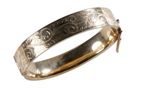 9CT YELLOW GOLD BANGLE