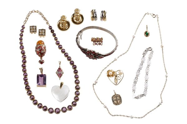 COLLECTION OF JEWELLERY