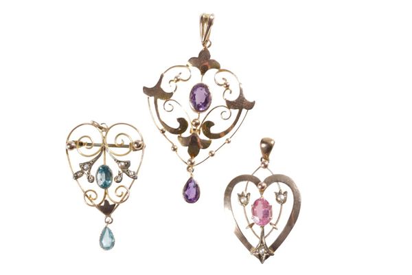 EDWARDIAN 9CT YELLOW GOLD PENDANT SET WITH AMETHYSTS