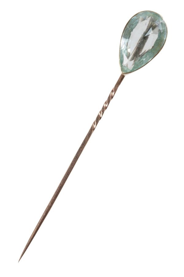 AN AQUAMARINE STICK PIN