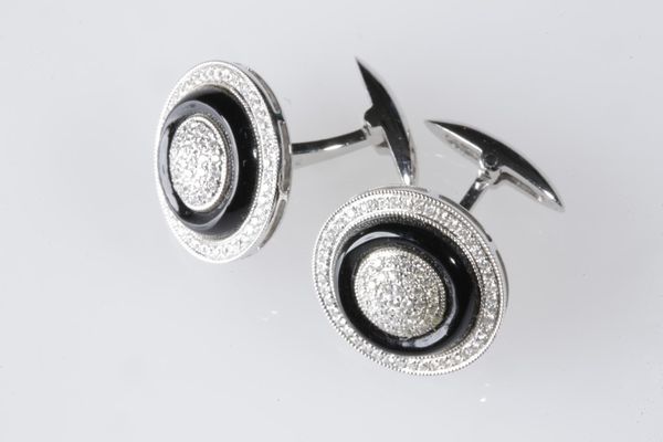 PAIR OF GENTLEMAN'S DIAMOND AND ONYX CUFFLINKS