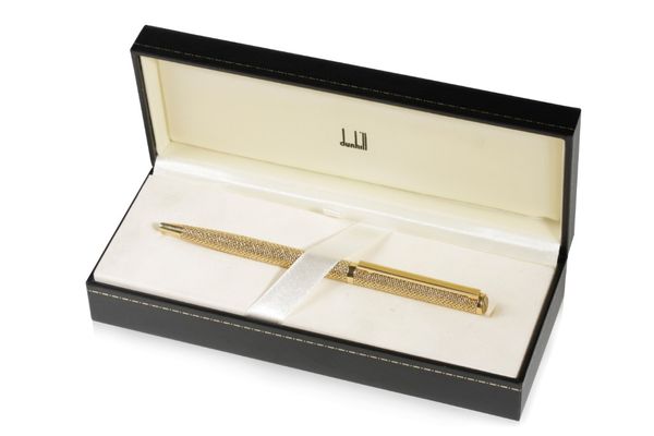 DUNHILL: AN 18CT YELLOW GOLD BALLPOINT PEN