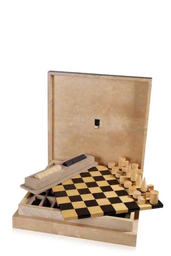 GHISO FOR DUNHILL AN ART DECO STYLE CHESS AND DRAUGHT SET